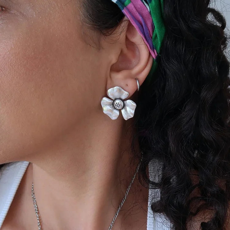 Antique Silver Daisy Stud Earrings